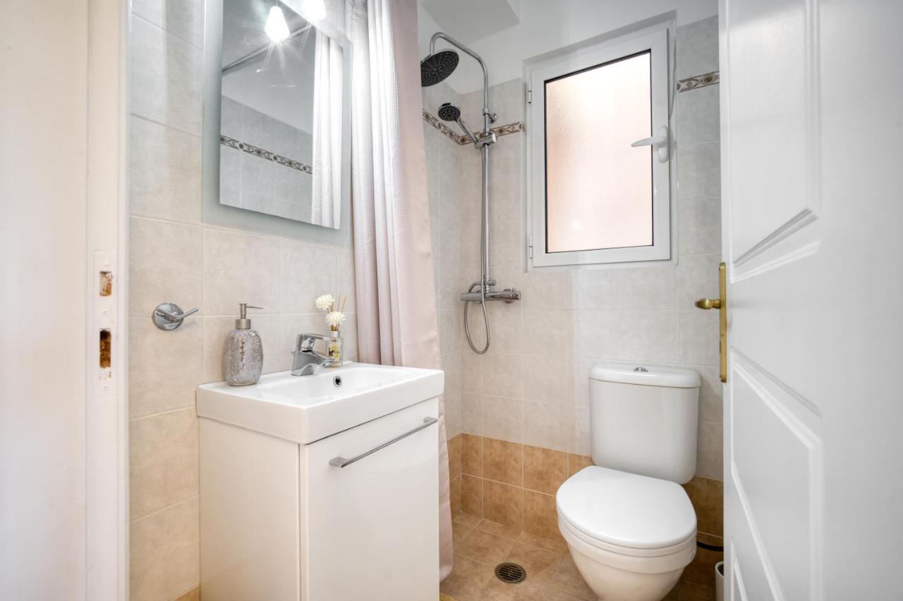 Sea & Mountain Apartment Close To Port And City Lávrion Buitenkant foto